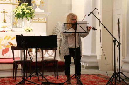 Fragment koncertu w wykonaniu młodzieży ze Społecznego Ogniska Muzycznego